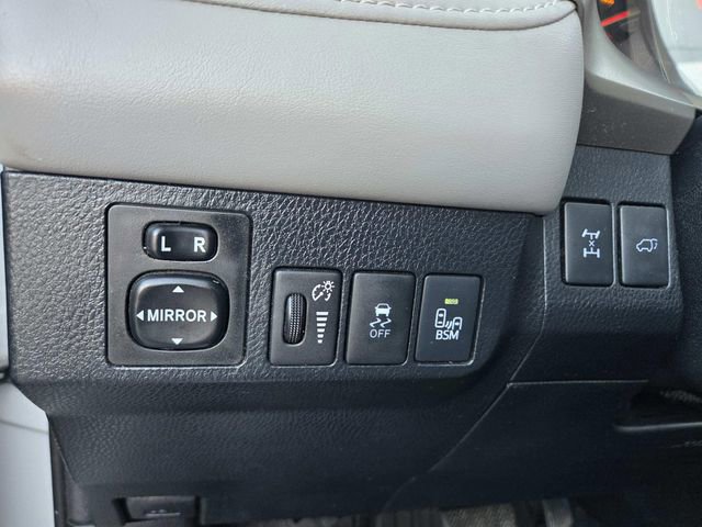 Used 2013 Toyota RAV4 Limited AWD/4WD image 27