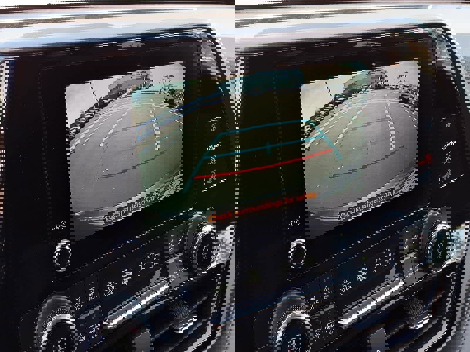 Used 2023 Toyota Highlander L image 36