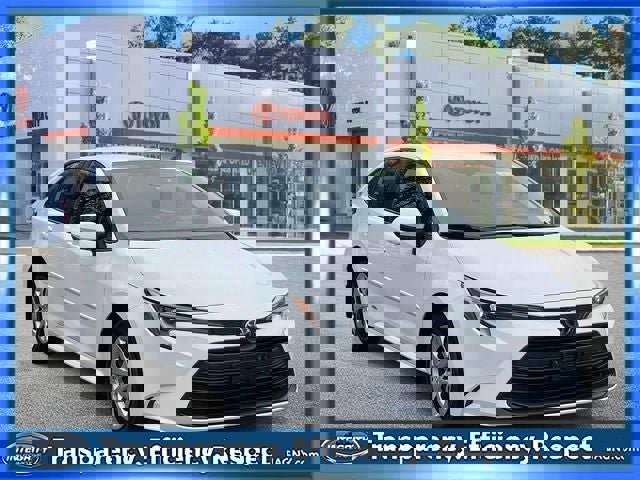 Certified 2024 Toyota Corolla LE image 1