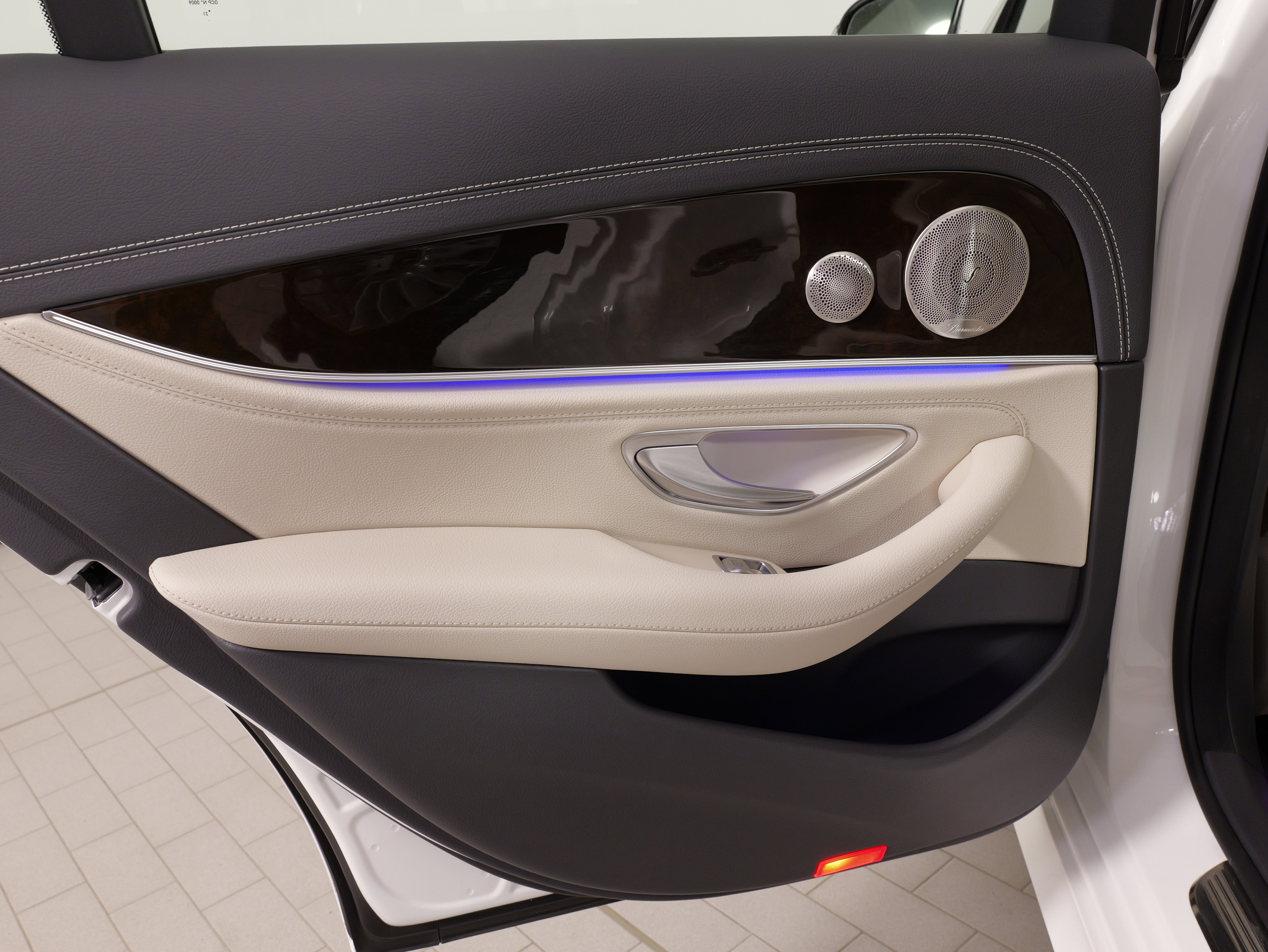 Used 2021 Mercedes-Benz E 350 4MATIC Sedan w/ Premium Package image 34