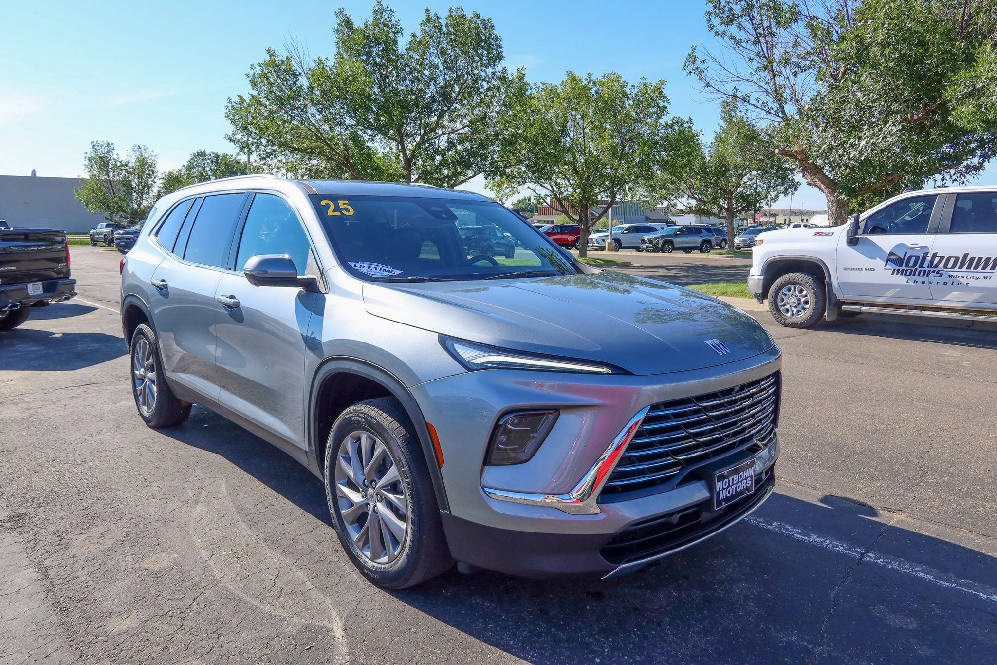 Used 2025 Buick Enclave Preferred FWD image 5