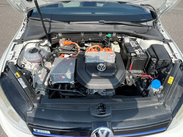 Used 2016 Volkswagen e-Golf SE FWD image 17