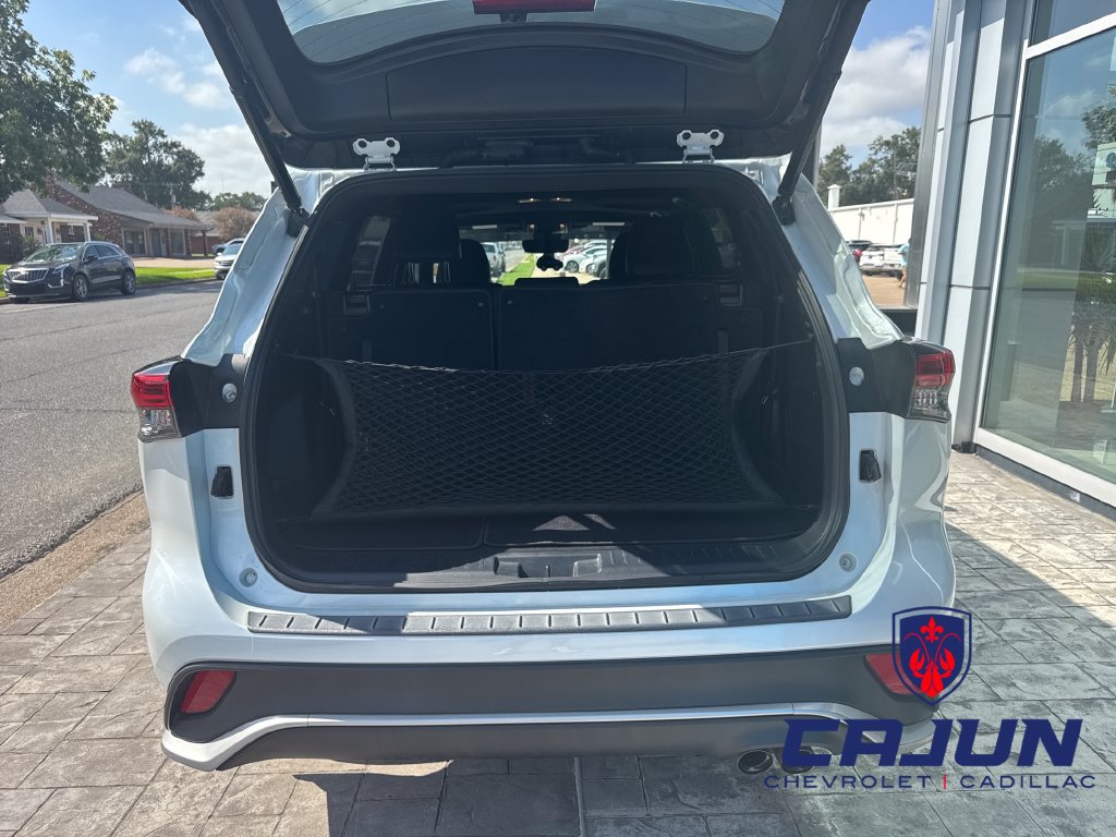 Used 2022 Toyota Highlander XSE FWD image 6