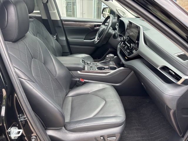 Used 2023 Toyota Highlander Platinum AWD/4WD image 30