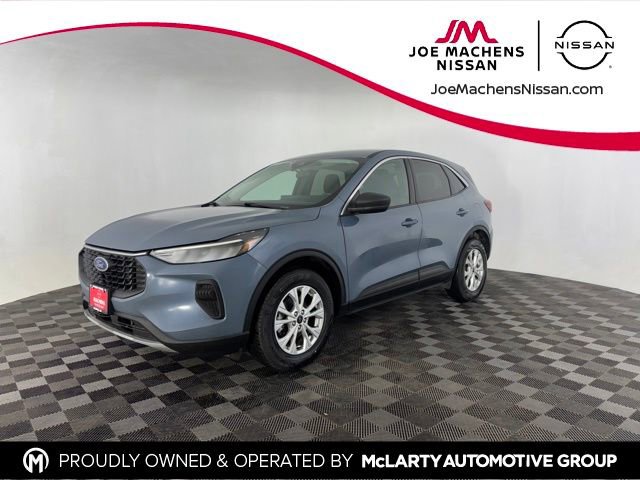 Used 2023 Ford Escape Active w/ Tech Pack #1 AWD/4WD image 3