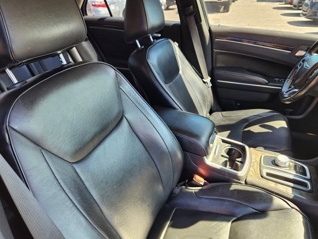 Used 2018 Chrysler 300 Limited AWD/4WD image 7