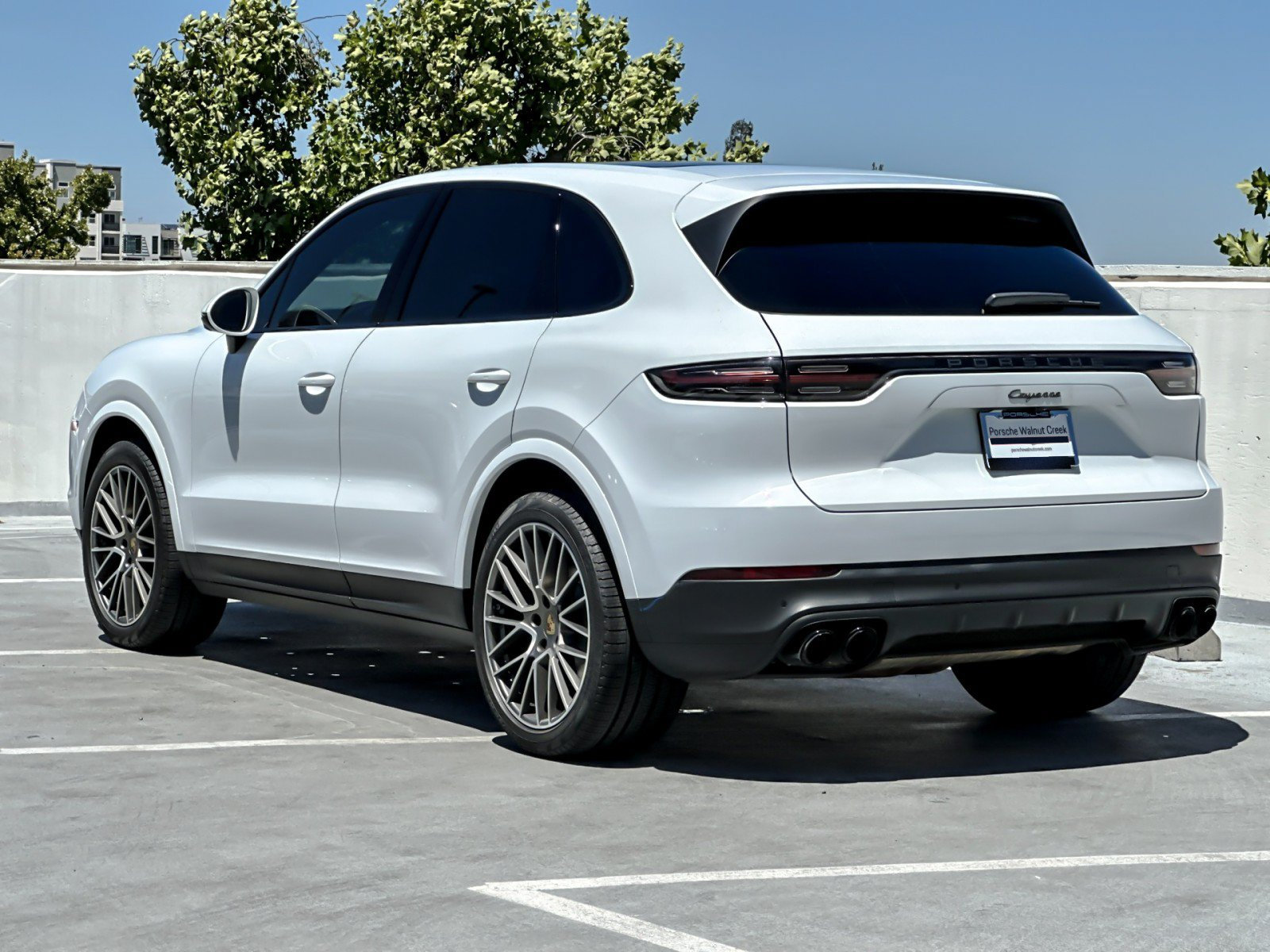 Used 2023 Porsche Cayenne Platinum Edition AWD/4WD image 3