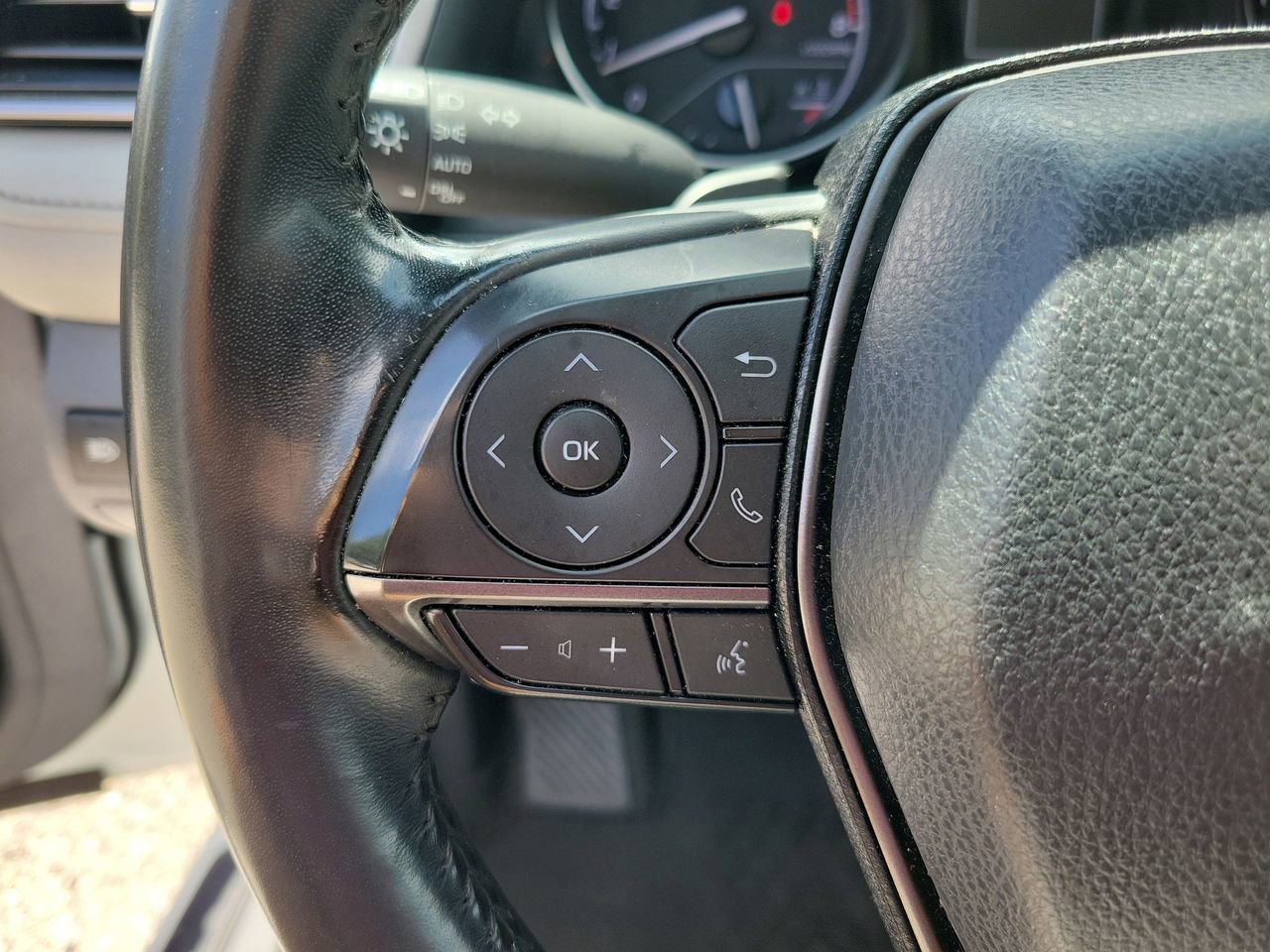 Used 2023 Toyota Camry SE w/ Convenience Package FWD image 19