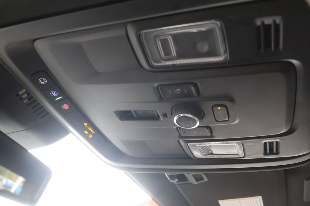 Used 2025 GMC Yukon Denali AWD/4WD image 30