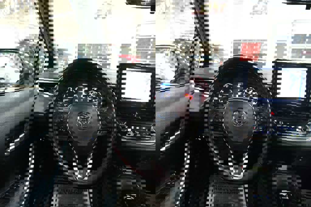 Used 2024 Toyota Corolla SE image 30