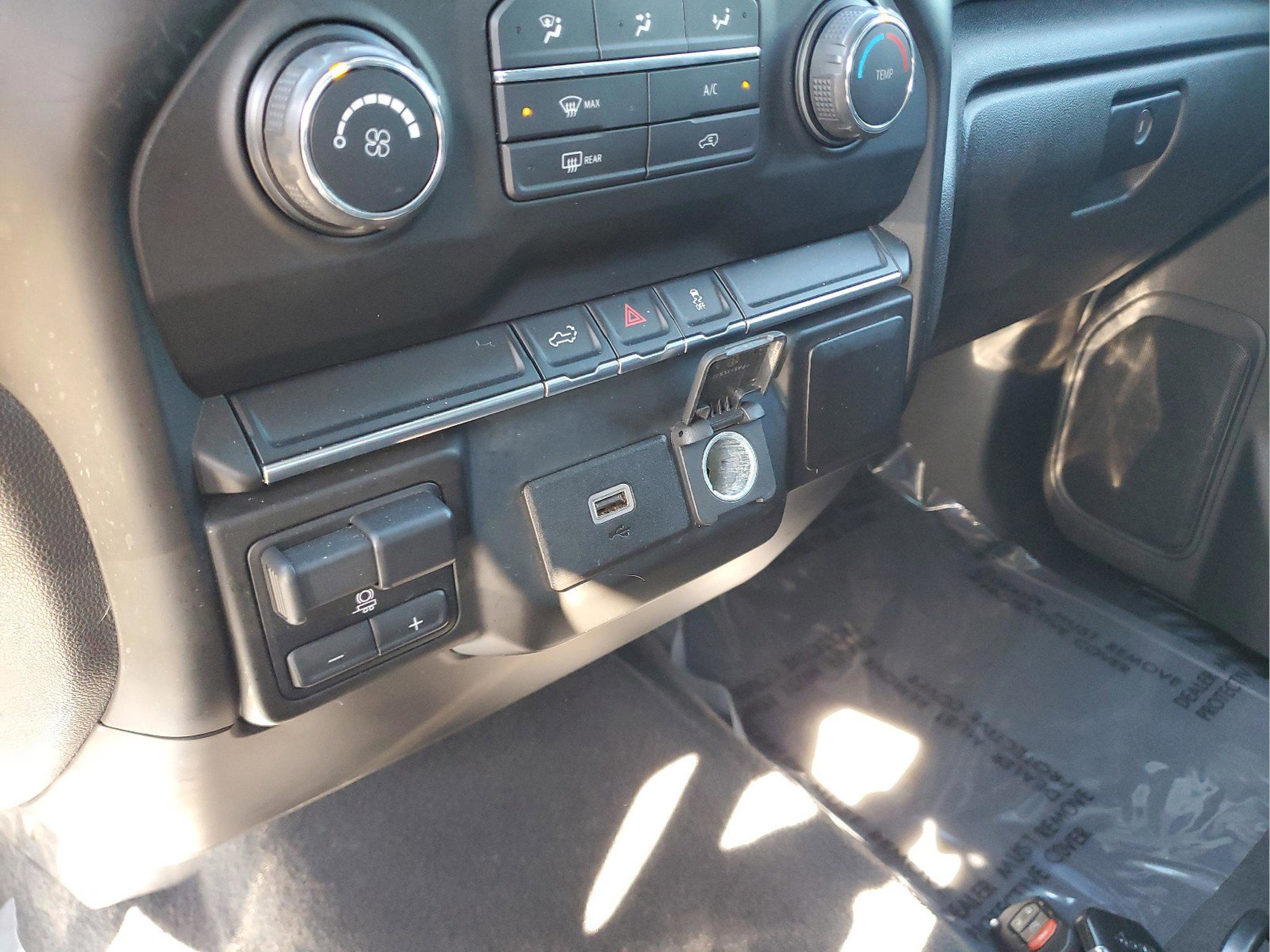 Used 2020 Chevrolet Silverado 1500 Custom w/ Custom Value Package image 19