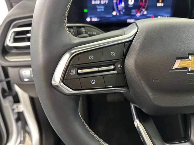 Used 2025 Chevrolet Traverse LT w/ Sun and Wheel Package image 15