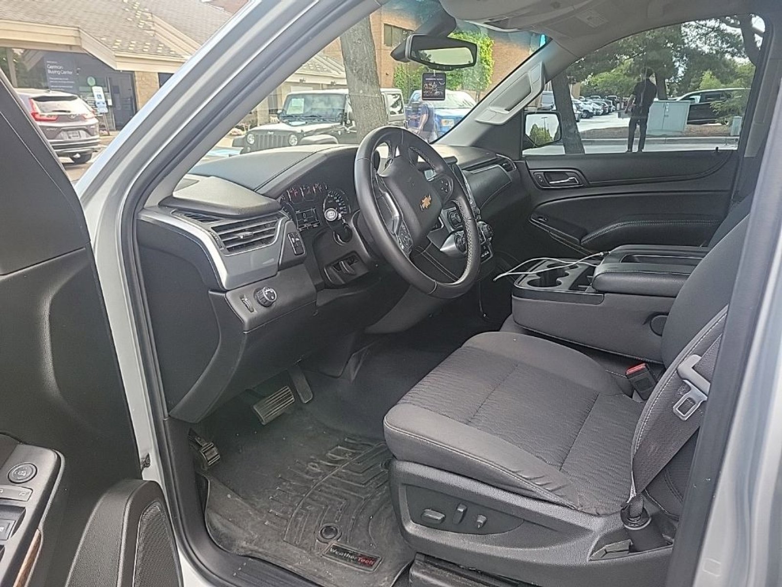 Used 2017 Chevrolet Suburban LS RWD image 17