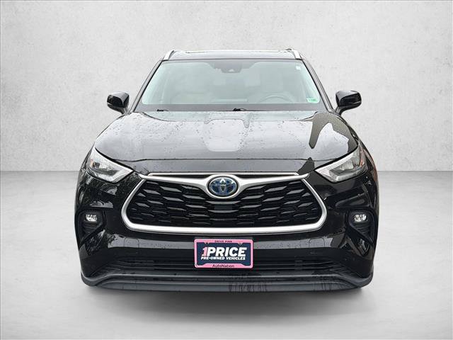 Used 2020 Toyota Highlander XLE AWD/4WD image 2