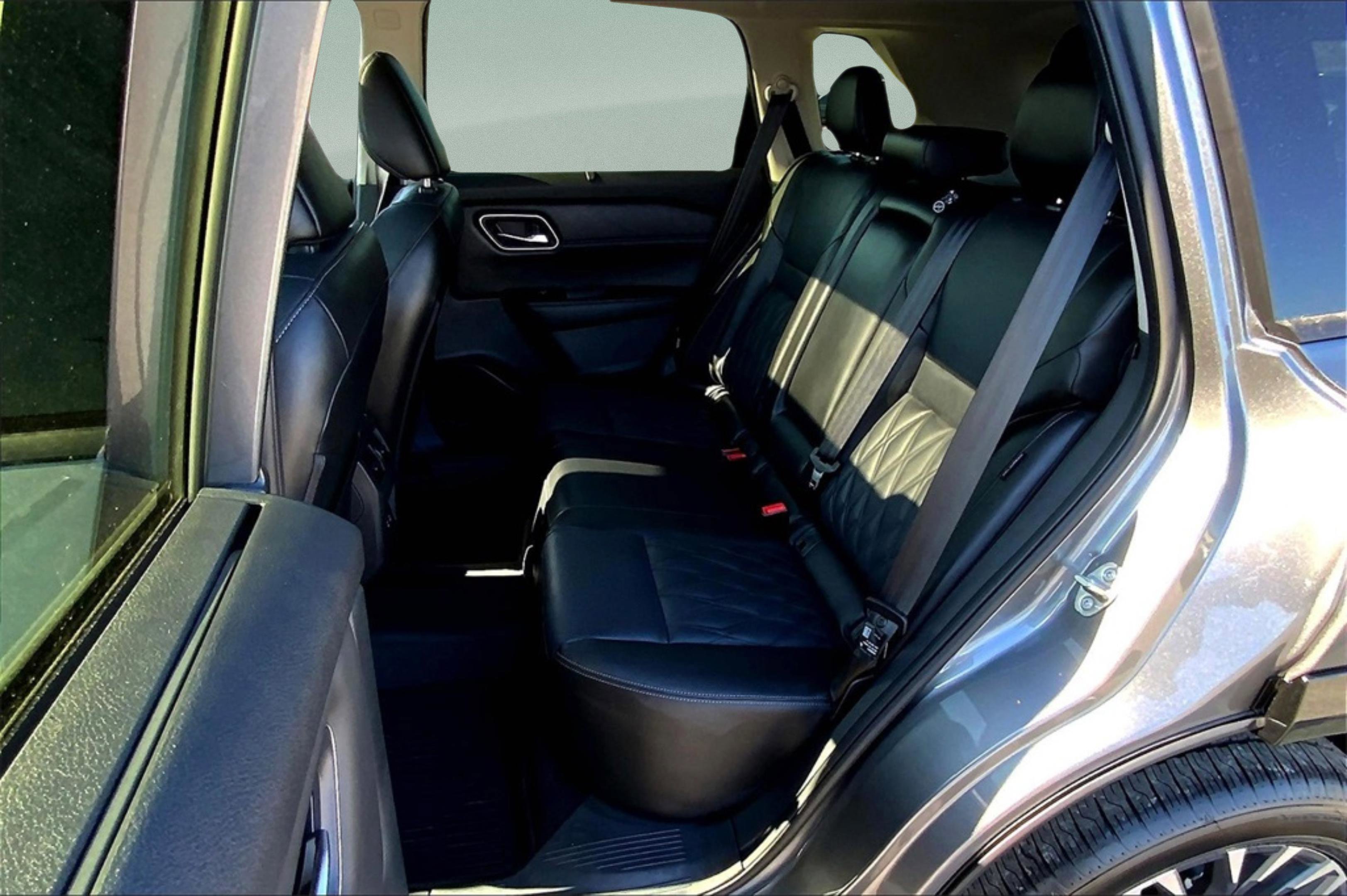 New 2025 Nissan Rogue Platinum w/ Platinum Premium Package image 11