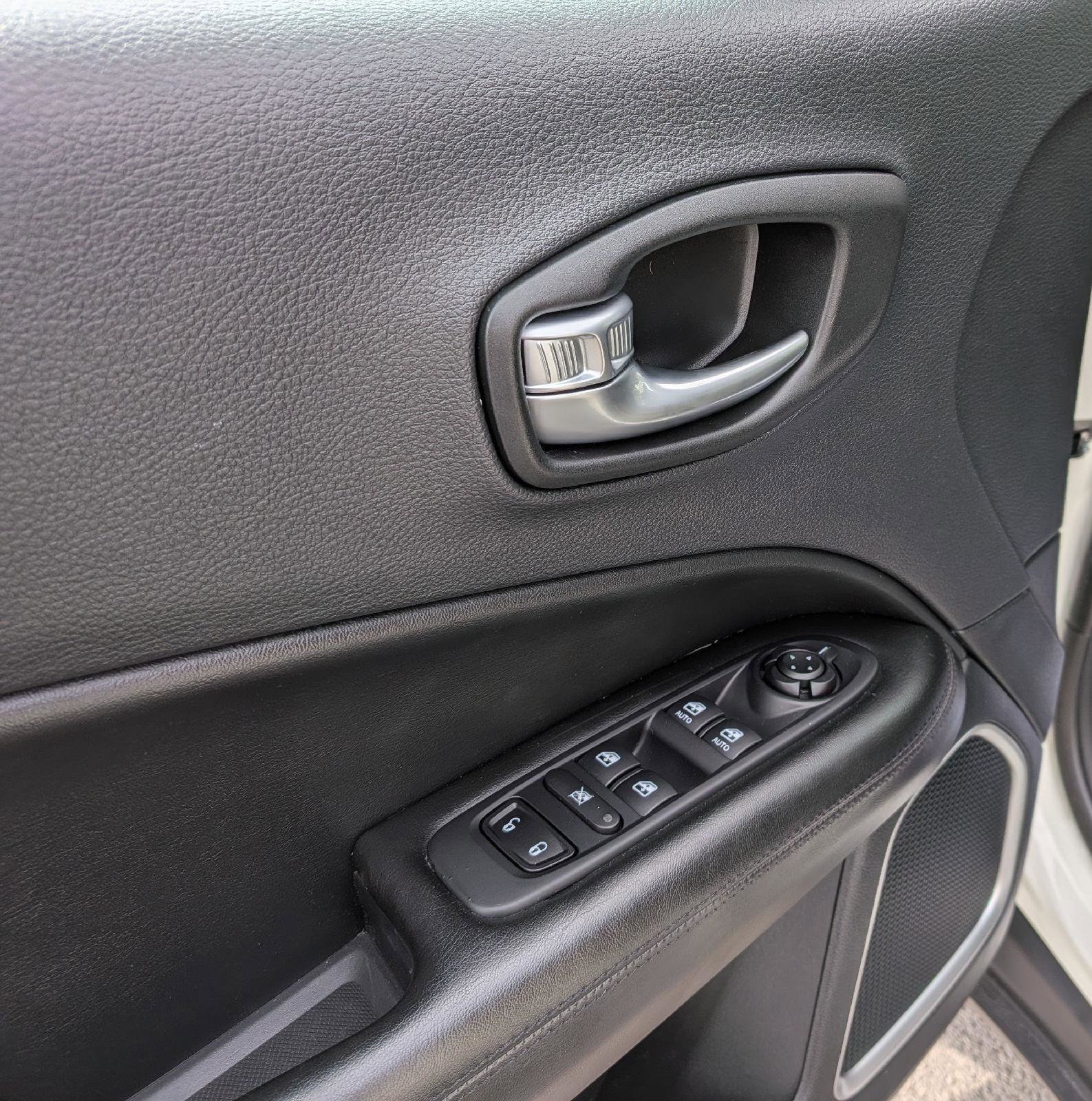 Used 2020 Jeep Compass Latitude AWD/4WD image 12