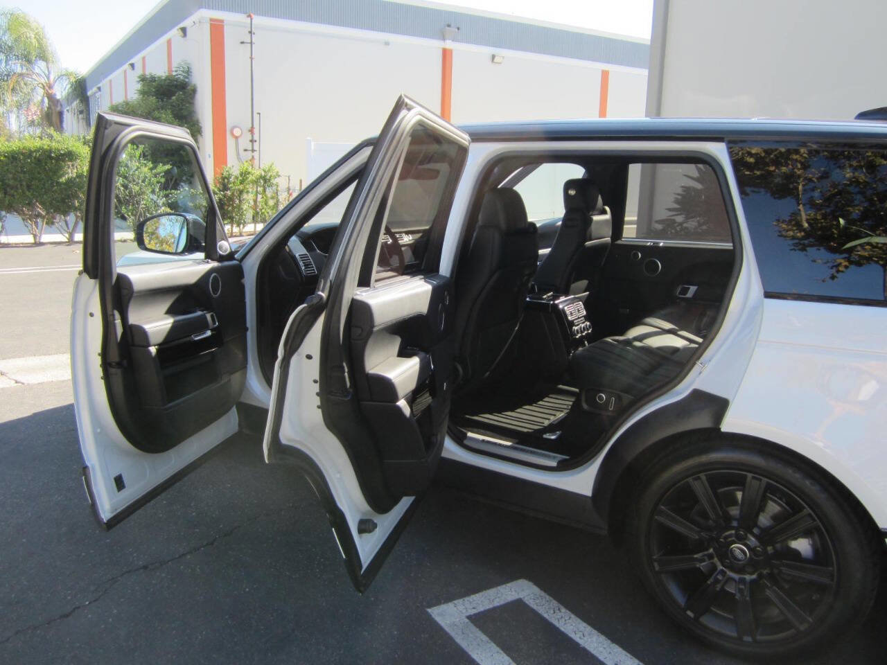 Used 2017 Land Rover Range Rover Long Wheelbase Supercharged image 24