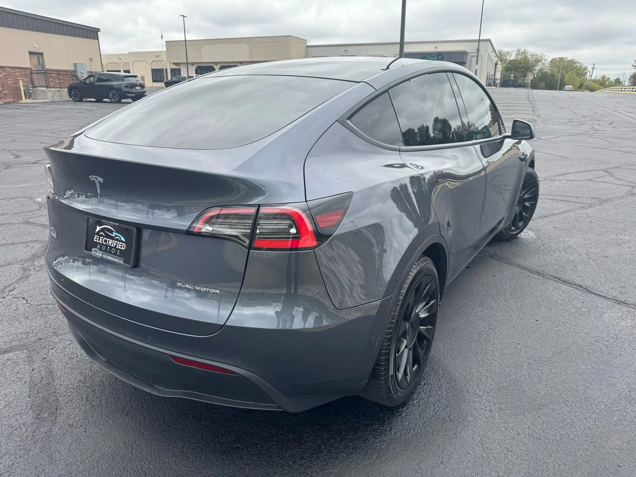 Used 2021 Tesla Model Y Long Range image 3