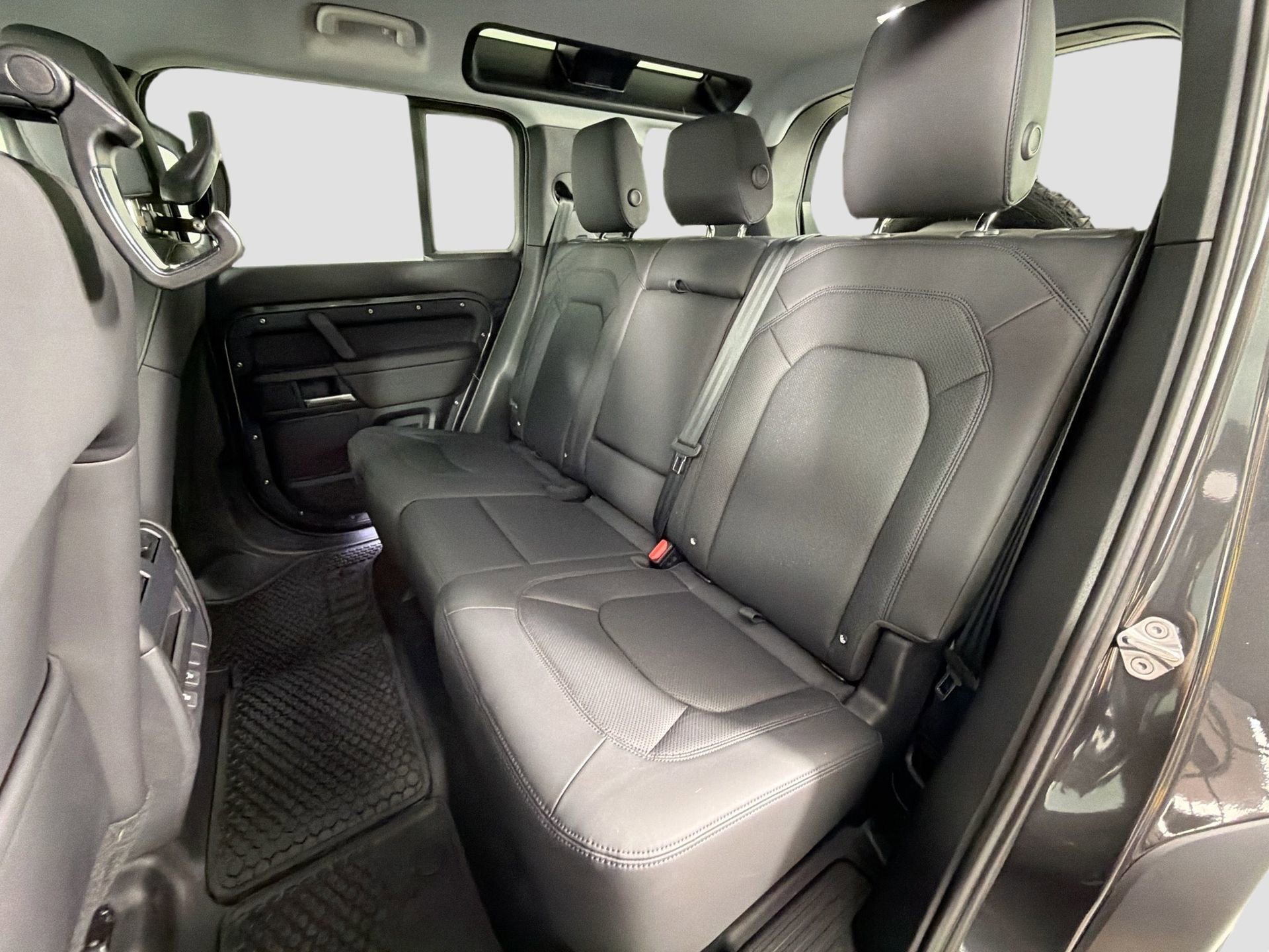 Certified 2025 Land Rover Defender 110 S image 27