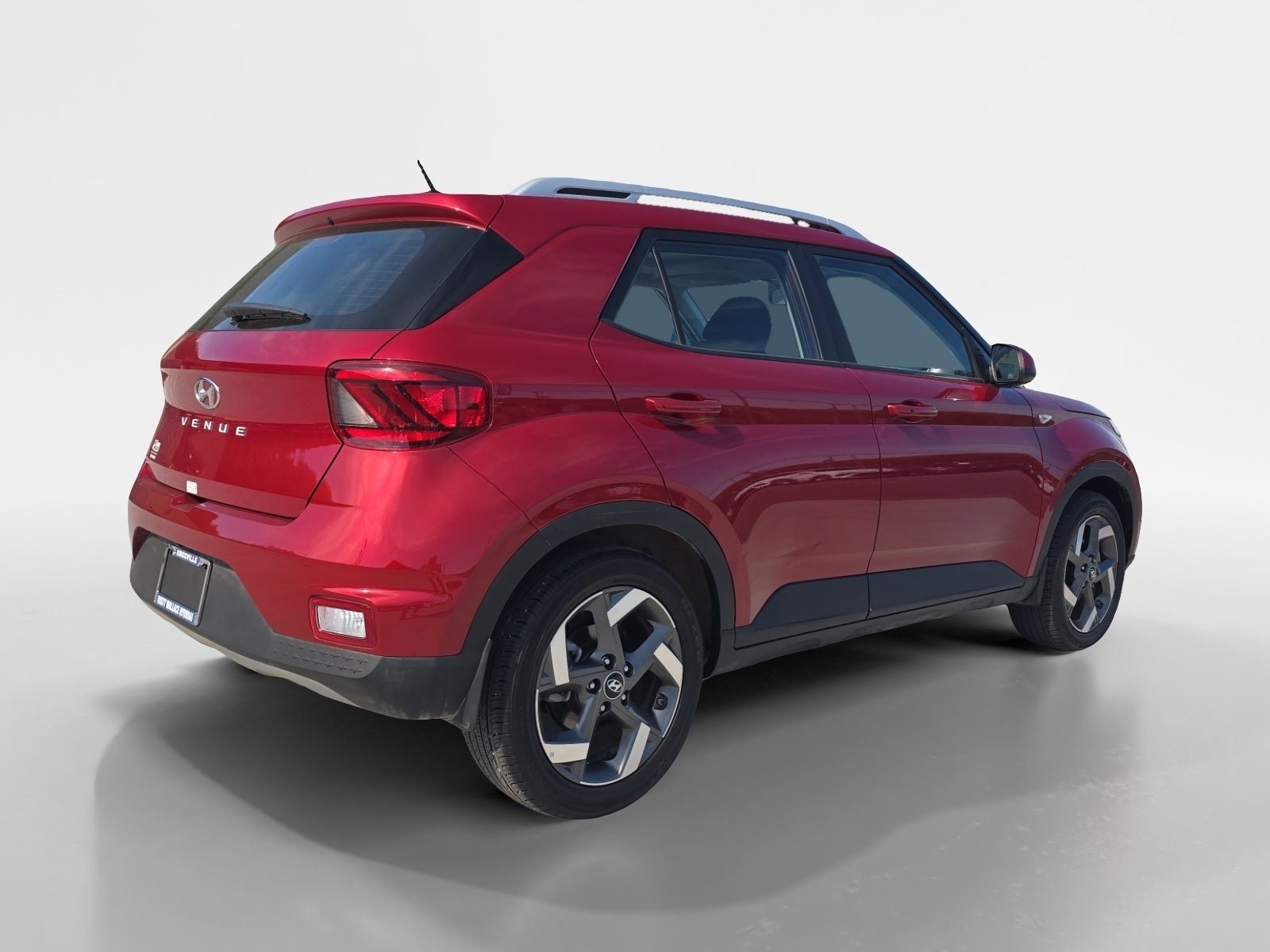 Used 2025 Hyundai Venue SEL FWD image 3