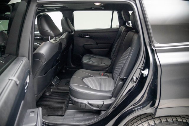 Used 2023 Toyota Highlander XSE image 16