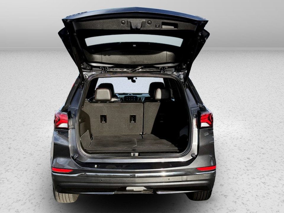 Used 2022 Chevrolet Equinox RS w/ RS Leather Package image 8