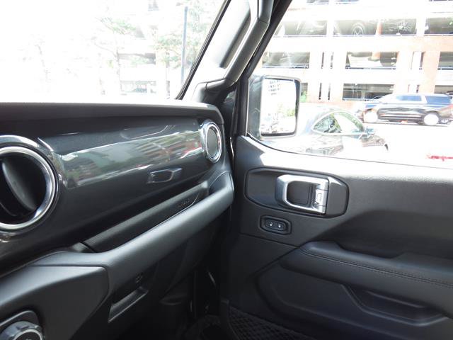 Used 2020 Jeep Wrangler Unlimited Sahara AWD/4WD image 17