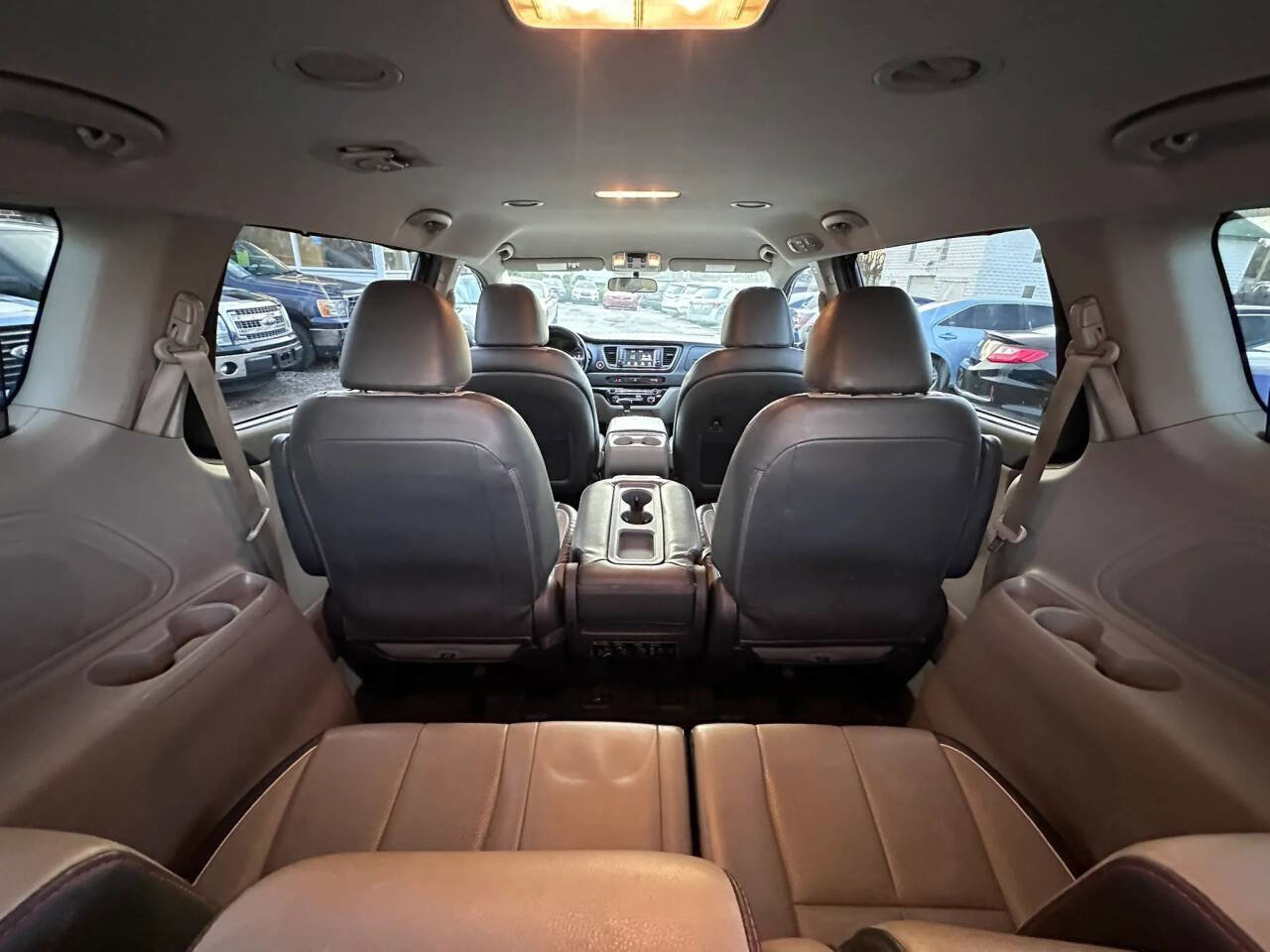 Used 2017 Kia Sedona LX w/ LX Essentials Premium Package image 16