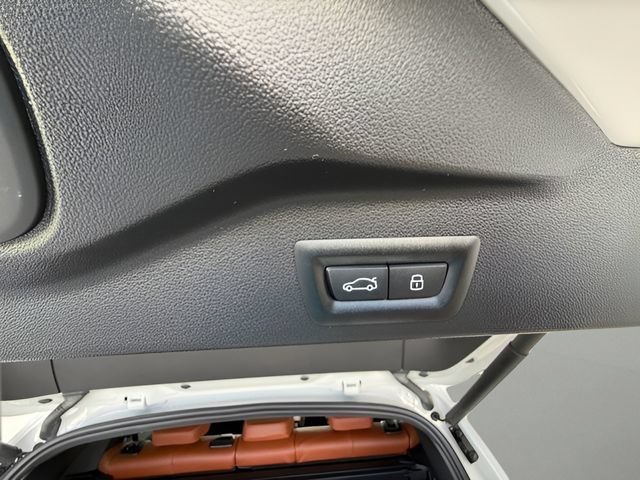 Used 2026 BMW X5 sDrive40i w/ M Sport Package RWD image 26