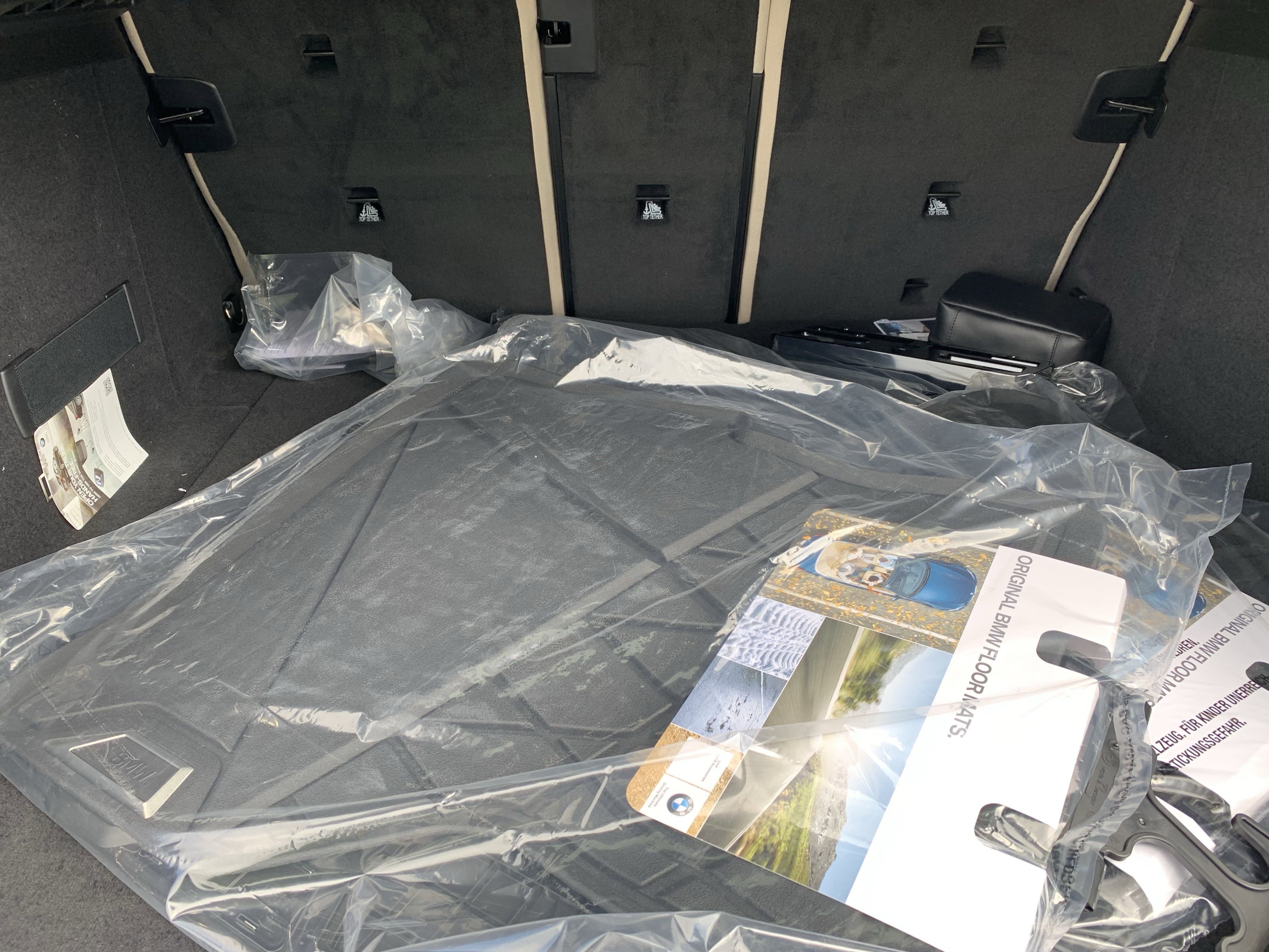 Used 2026 BMW iX xDrive60 w/ Premium Package image 35