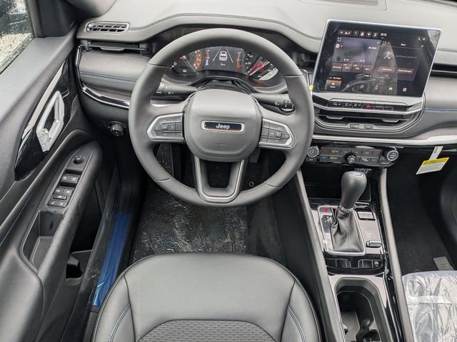New 2026 Jeep Compass Latitude image 13
