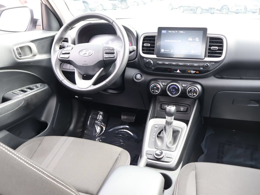 Used 2025 Hyundai Venue SEL FWD image 12