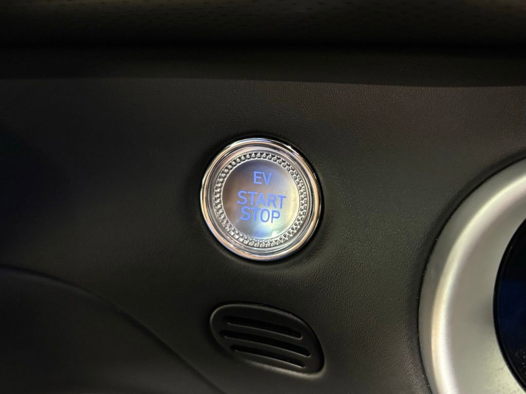 Used 2023 Genesis GV60 Advanced image 23