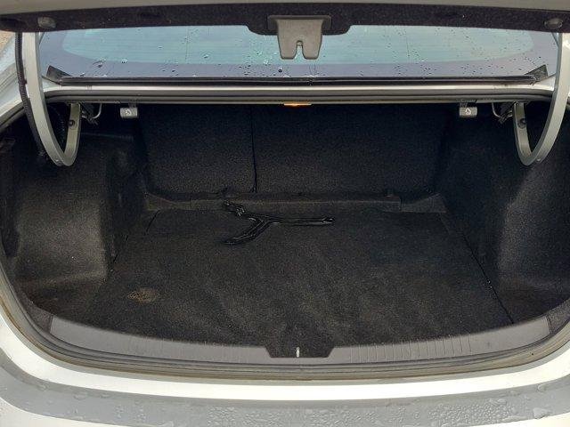 Used 2017 Chevrolet Malibu LT image 8