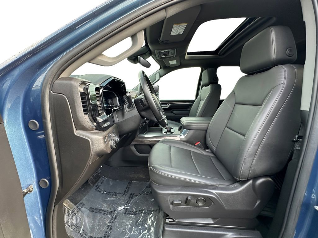 Used 2025 Chevrolet Silverado 2500 LTZ w/ LTZ Premium Package AWD/4WD image 9