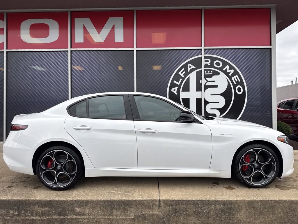 New 2025 Alfa Romeo Giulia AWD image 2