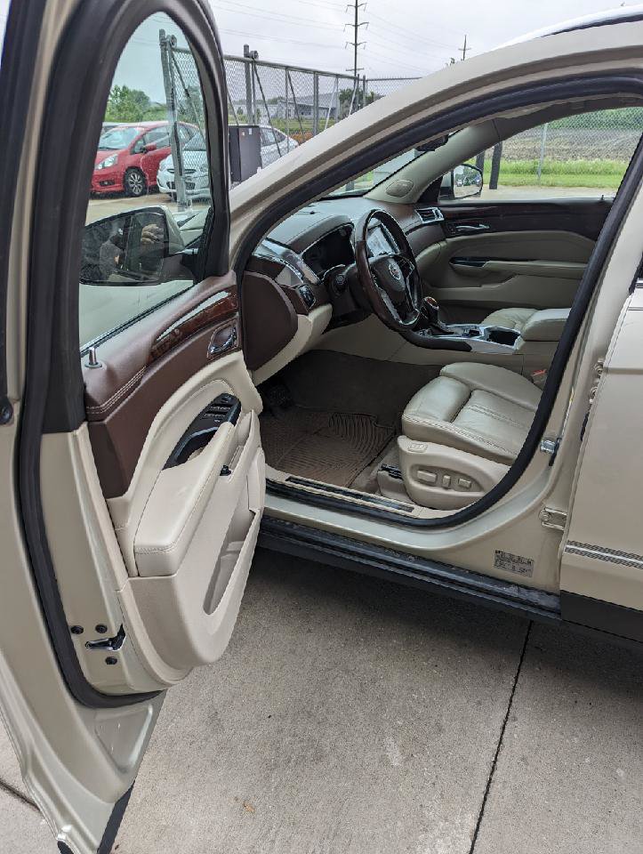 Used 2014 Cadillac SRX Luxury w/ Driver Awareness Package FWD image 7