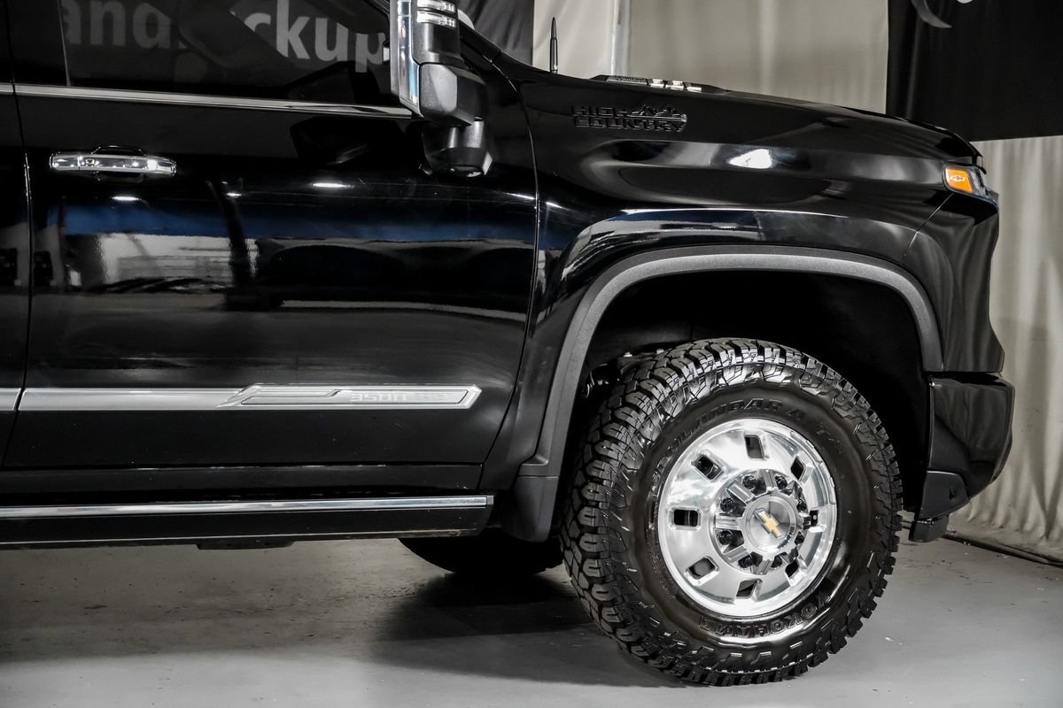 Used 2025 Chevrolet Silverado 3500 High Country w/ Technology Package AWD/4WD image 7