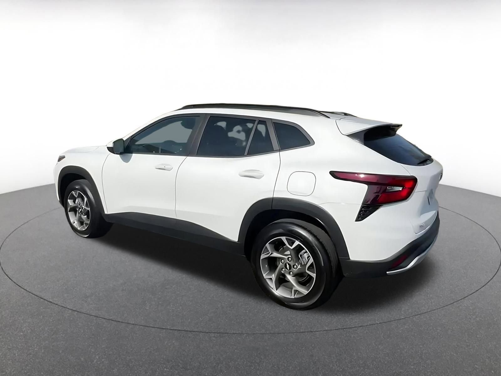 Used 2025 Chevrolet Trax LT w/ LT Convenience Package image 10