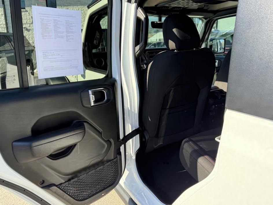 Used 2023 Jeep Gladiator Rubicon w/ Cold Weather Group image 12