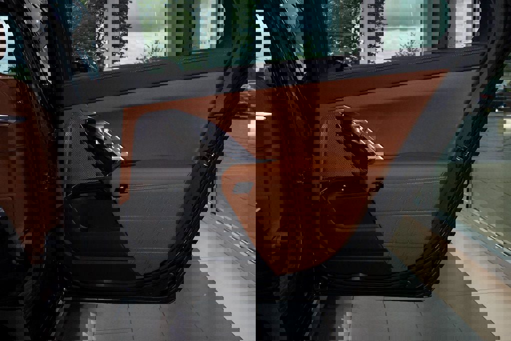 Used 2025 BMW i7 eDrive50 w/ Premium Package RWD image 36