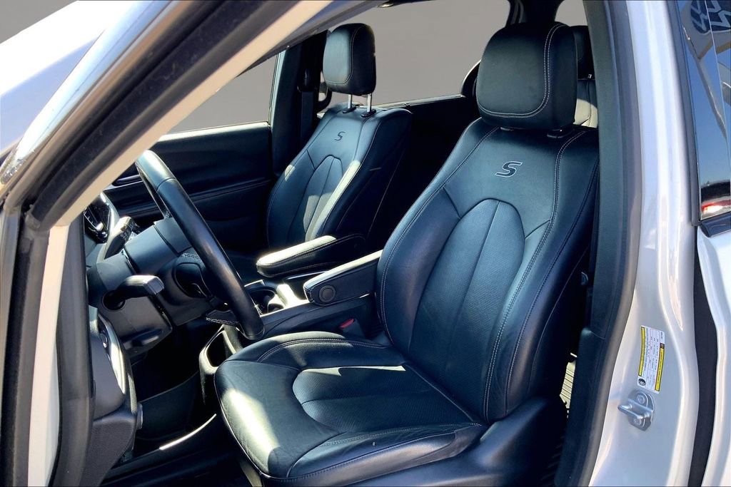 Used 2020 Chrysler Pacifica Touring-L Plus FWD image 24