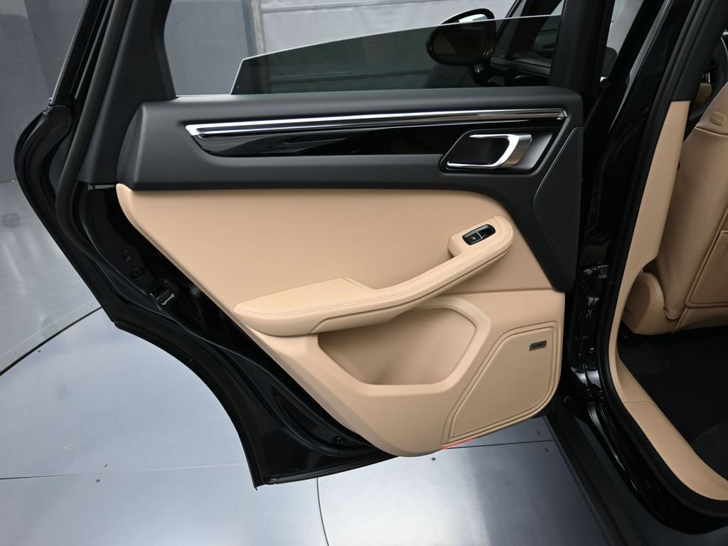 Certified 2026 Porsche Macan AWD/4WD image 22