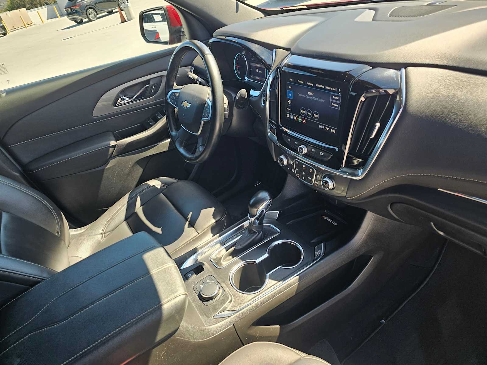 Used 2023 Chevrolet Traverse LT FWD image 11