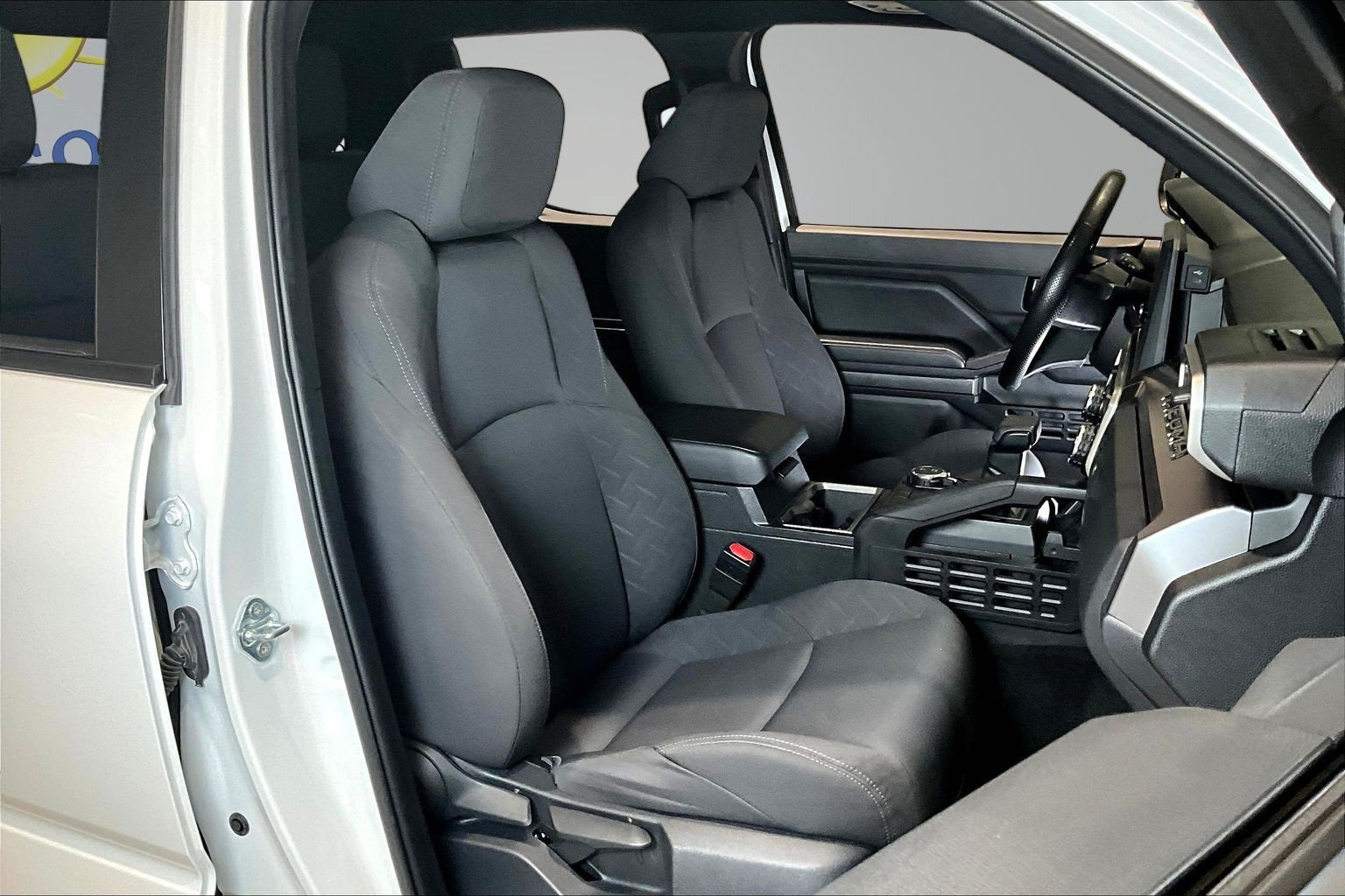 Used 2025 Toyota Tacoma SR5 AWD/4WD image 31