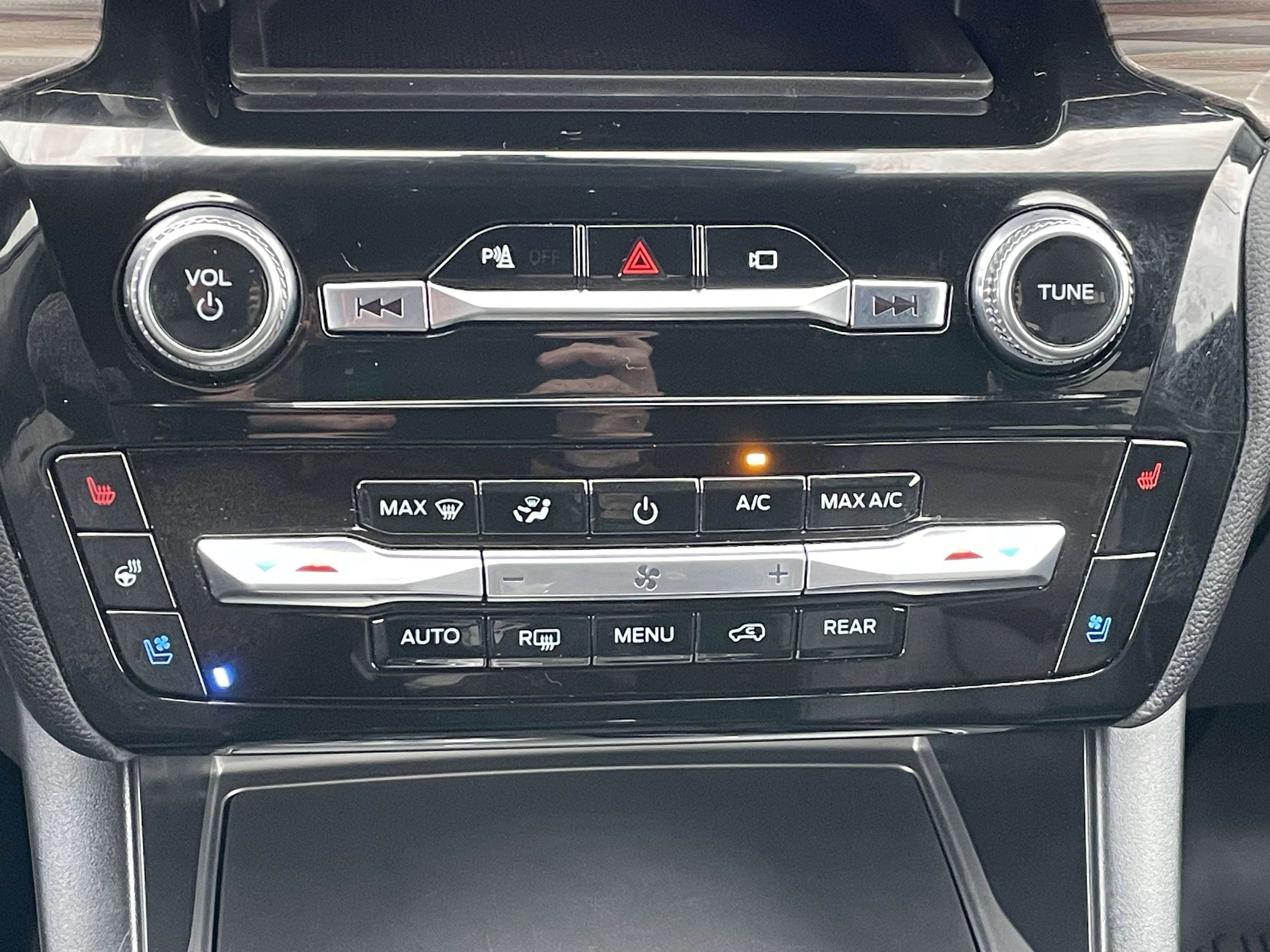 Used 2022 Ford Explorer Limited image 22