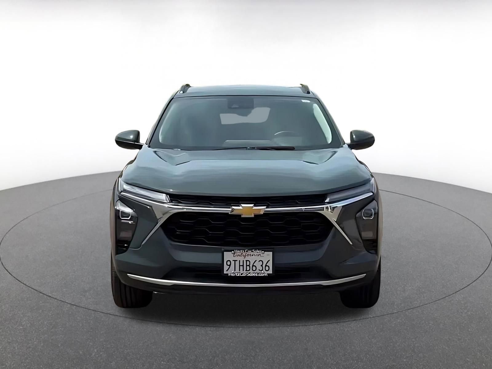 Used 2025 Chevrolet Trax LT w/ LT Convenience Package image 4