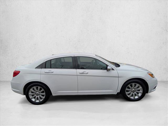 Used 2013 Chrysler 200 Limited image 4