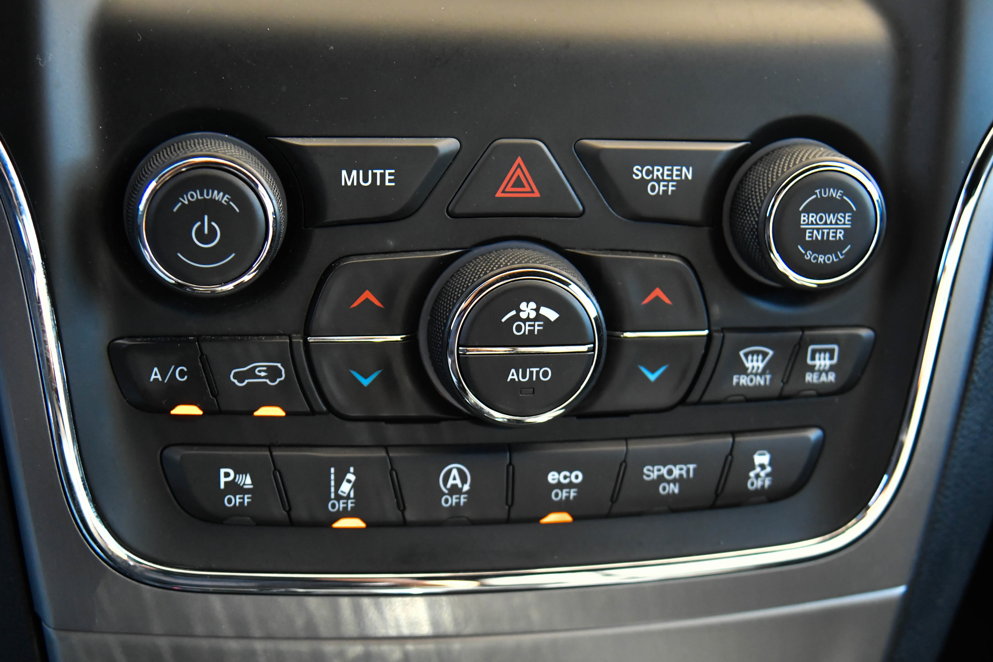 Used 2021 Jeep Grand Cherokee Laredo image 24