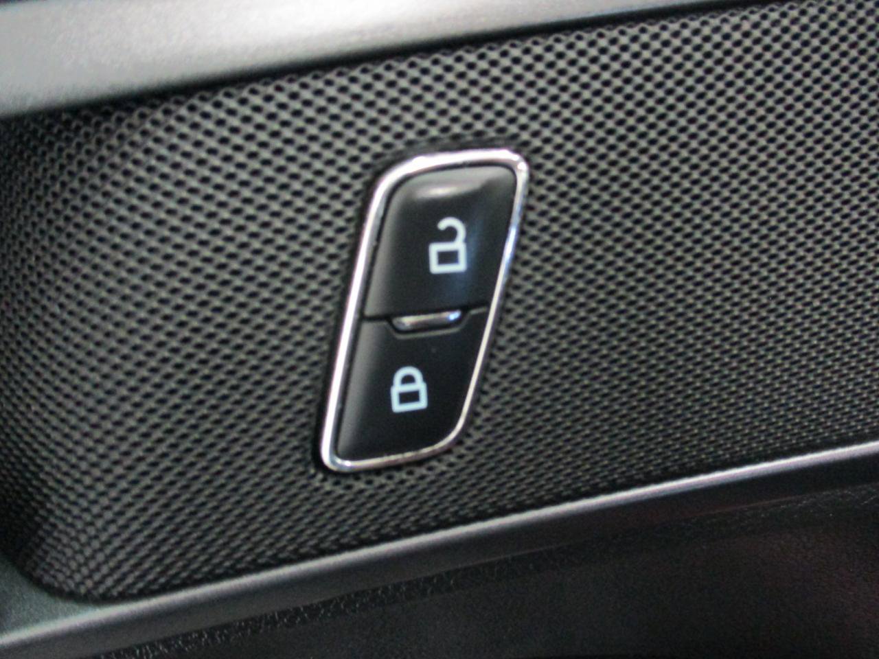 Used 2013 Ford Fusion SE FWD image 16
